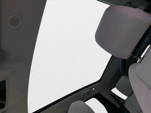 New 2025 Land Rover Discovery Sport S image 28