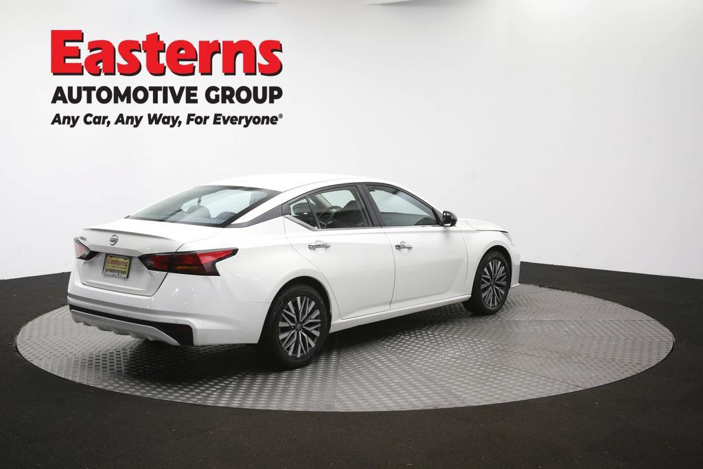 Used 2025 Nissan Altima 2.5 SV FWD image 38