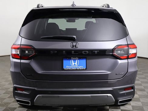 New 2026 Honda Pilot Touring image 10