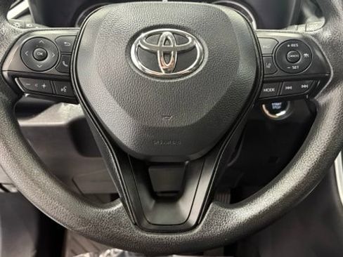 Used 2025 Toyota RAV4 XLE FWD image 32