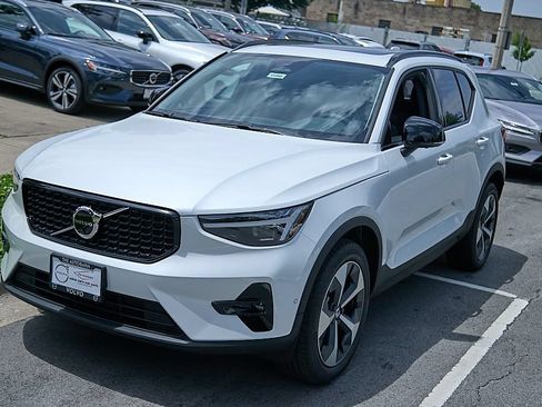 New 2026 Volvo XC40 B5 Plus w/ Protection Package Premier AWD/4WD image 6