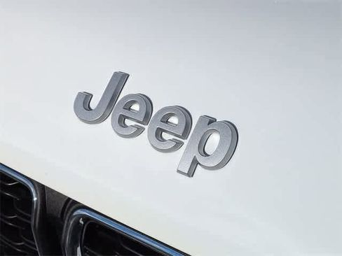 New 2025 Jeep Grand Cherokee Laredo X image 11