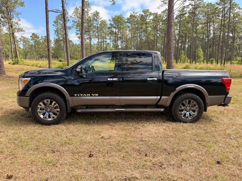 Used 2018 Nissan Titan PRO-4X AWD/4WD image 2