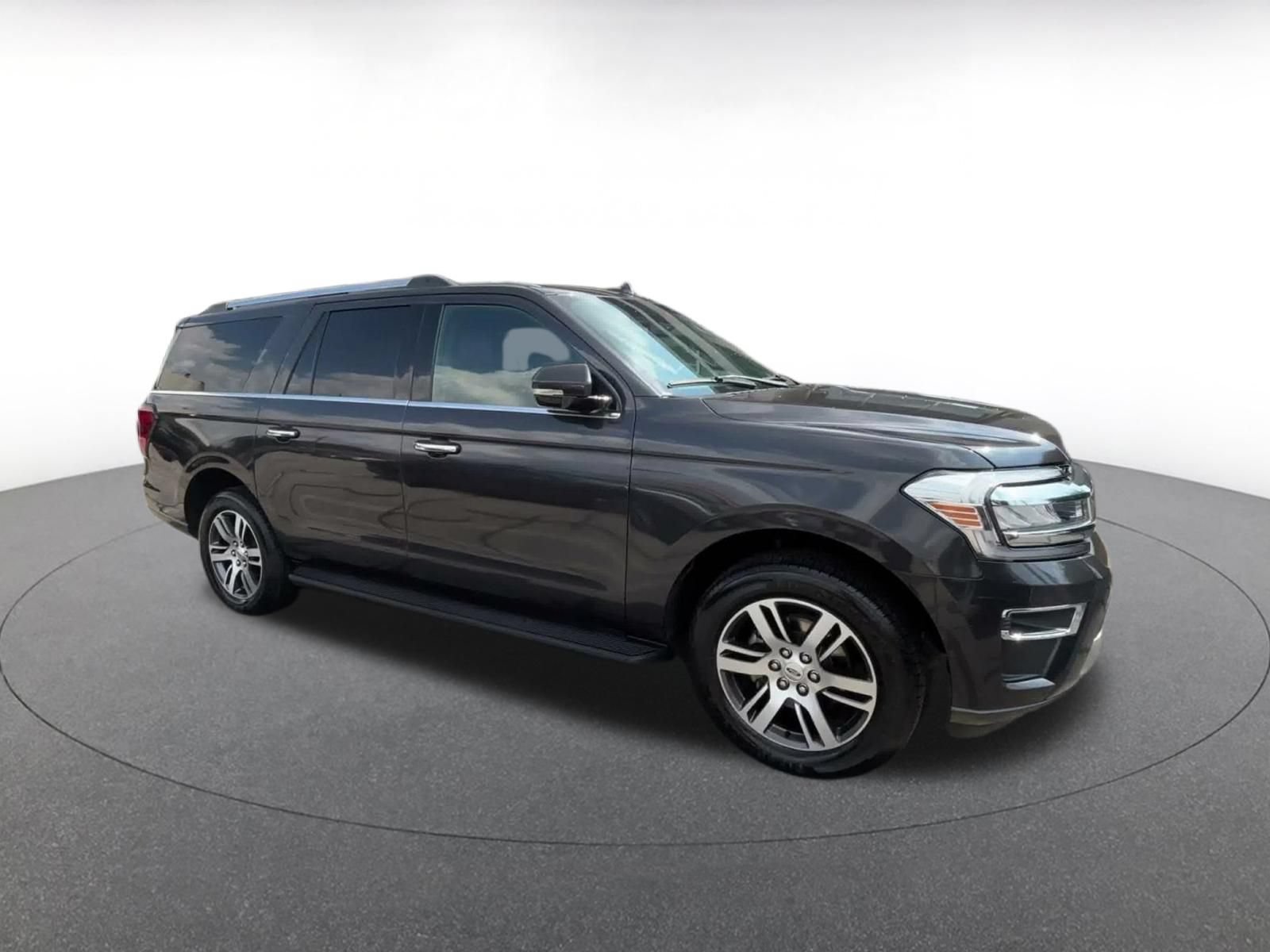 Used 2024 Ford Expedition Max Limited AWD/4WD image 2