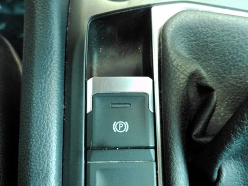 Used 2022 Volkswagen Taos SE image 44