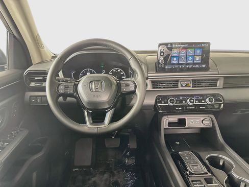 Certified 2025 Honda Pilot Touring image 28