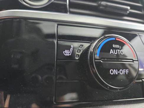 Used 2024 Nissan Pathfinder SV w/ SV Premium Package image 28