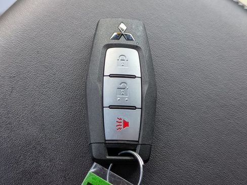 New 2026 Mitsubishi Outlander LE FWD image 32