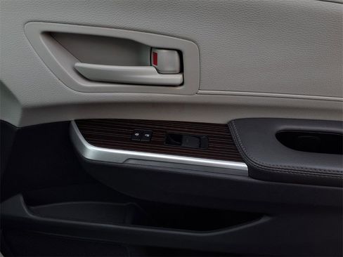 Used 2022 Toyota Sienna LE image 23