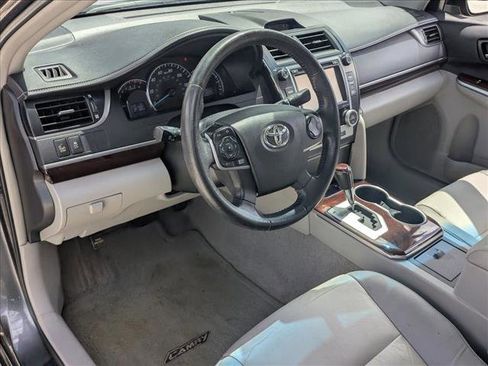 Used 2014 Toyota Camry XLE image 9