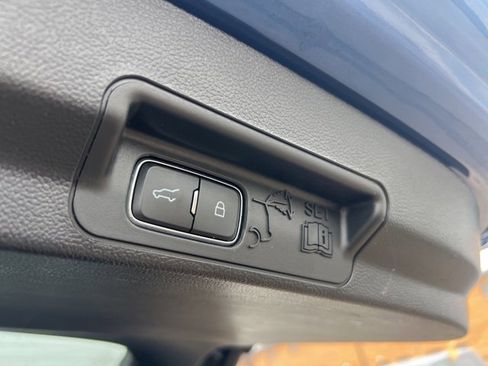 Certified 2022 Ford Explorer XLT w/ Equipment Group 202A image 23