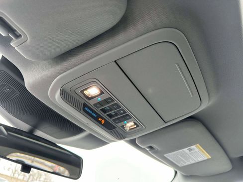 Used 2022 Ford Explorer XLT w/ Equipment Group 202A image 32