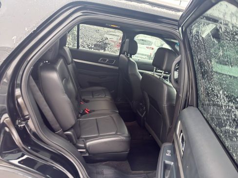 Used 2016 Ford Explorer XLT w/ Equipment Group 202A image 15