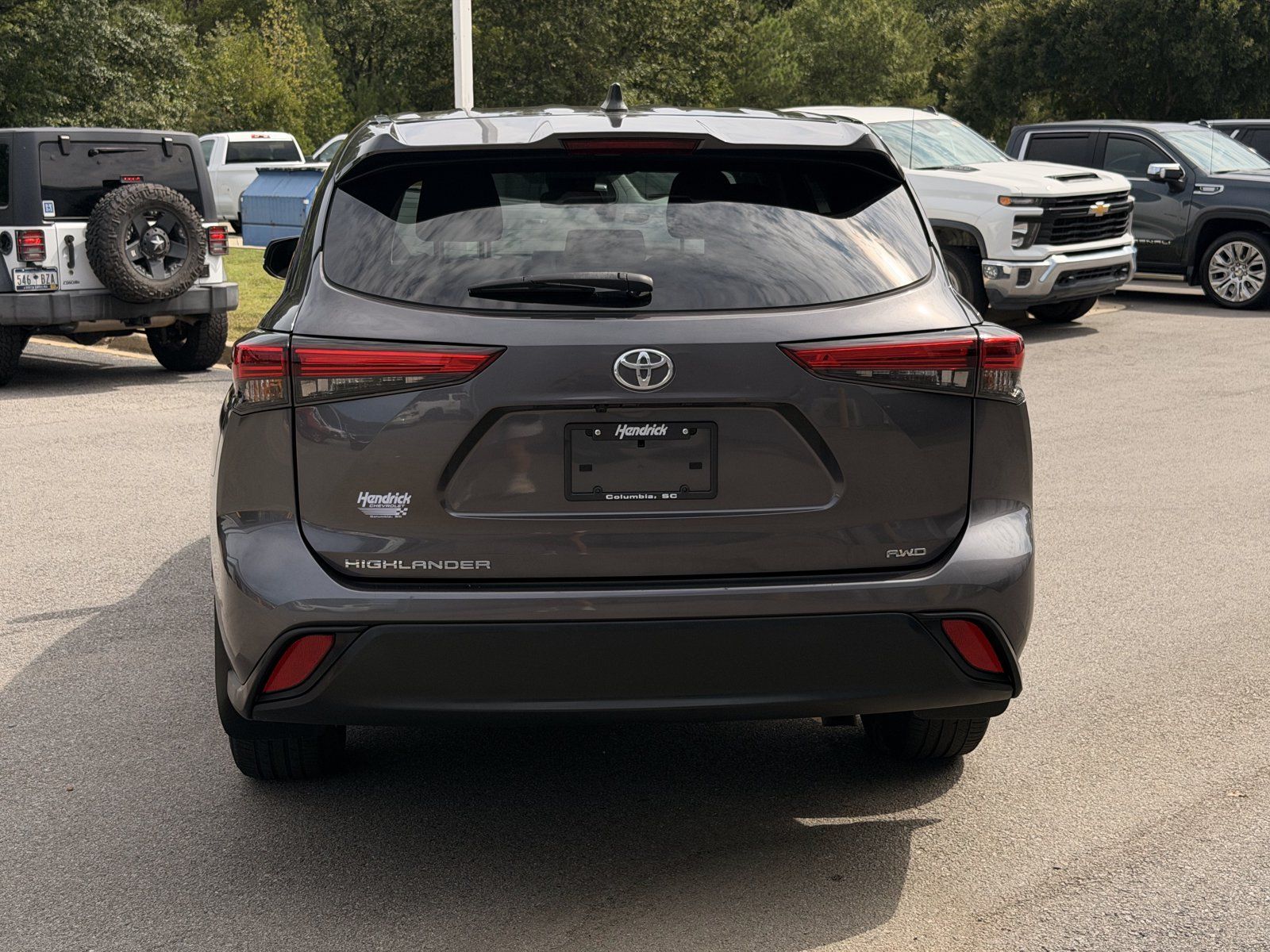 Used 2023 Toyota Highlander L AWD/4WD image 11