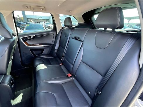 Used 2017 Volvo XC60 T5 Inscription image 18