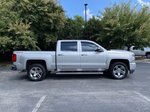 Used 2017 Chevrolet Silverado 1500 LTZ Z71 w/ LTZ Plus Package AWD/4WD image 10
