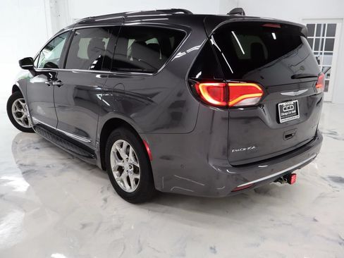 Used 2017 Chrysler Pacifica Limited FWD image 6