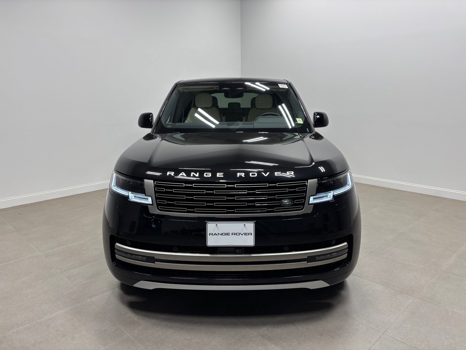 Used 2026 Land Rover Range Rover SE AWD/4WD image 3