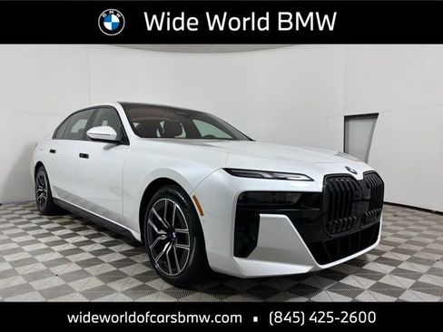 Used 2026 BMW 740i xDrive w/ Premium Package image 1