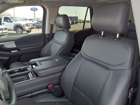 Used 2025 Ford Expedition Active AWD/4WD image 14