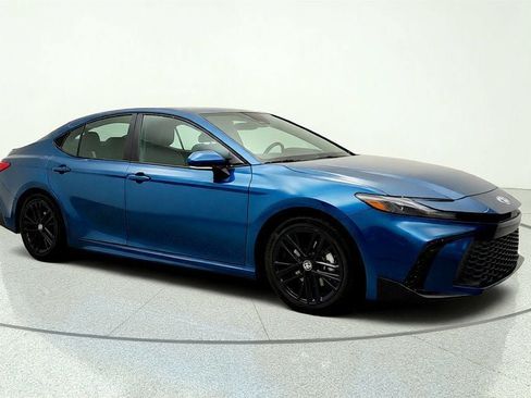 Used 2025 Toyota Camry SE w/ Multimedia Upgrade Package FWD image 3