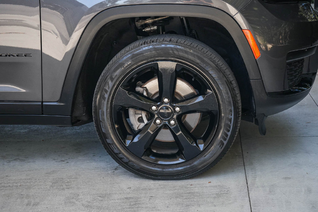 Used 2023 Jeep Grand Cherokee L Laredo AWD/4WD image 10