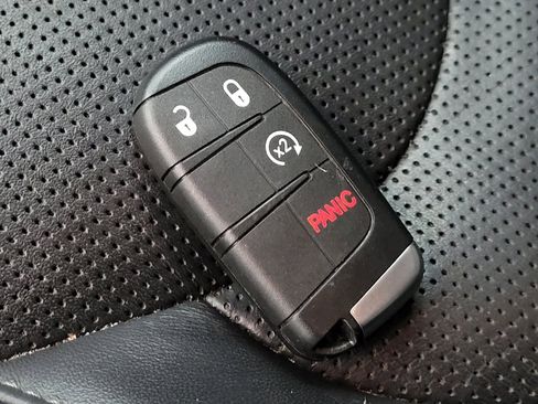 Used 2020 Jeep Cherokee Limited image 32