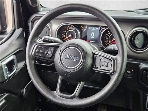 Used 2021 Jeep Gladiator Sport image 11