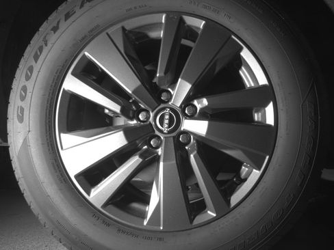 Used 2025 Nissan Pathfinder SV AWD/4WD image 15