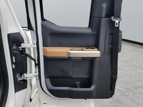 Used 2022 Ford F350 Lariat w/ Chrome Package image 25