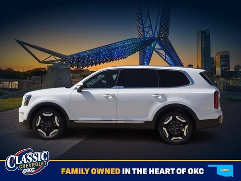 Used 2025 Kia Telluride S FWD image 4