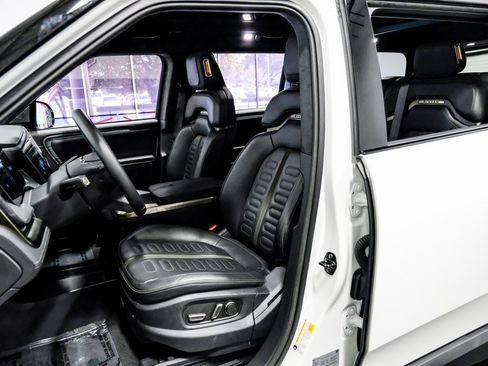 Used 2023 Rivian R1S Adventure image 28