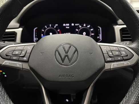 Used 2022 Volkswagen Atlas SEL Premium image 17