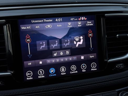 Used 2018 Chrysler Pacifica Limited image 40