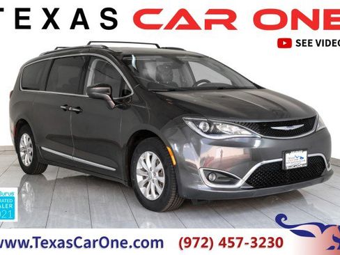 Used 2019 Chrysler Pacifica Touring-L FWD image 1