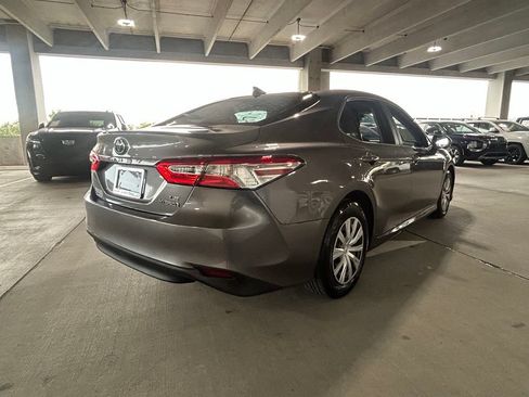 Used 2020 Toyota Camry LE FWD image 5