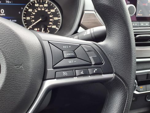 Used 2025 Nissan Altima 2.5 SV FWD image 15