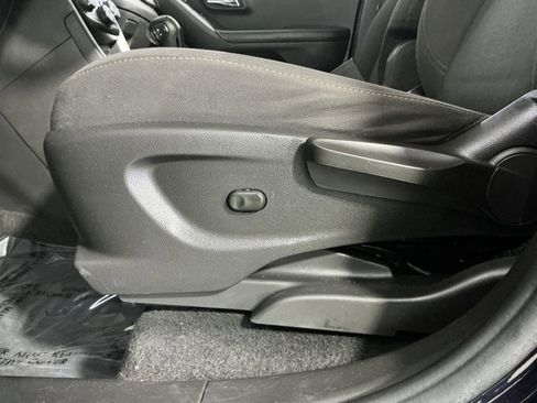 Used 2021 Chevrolet Trax LS AWD/4WD image 15
