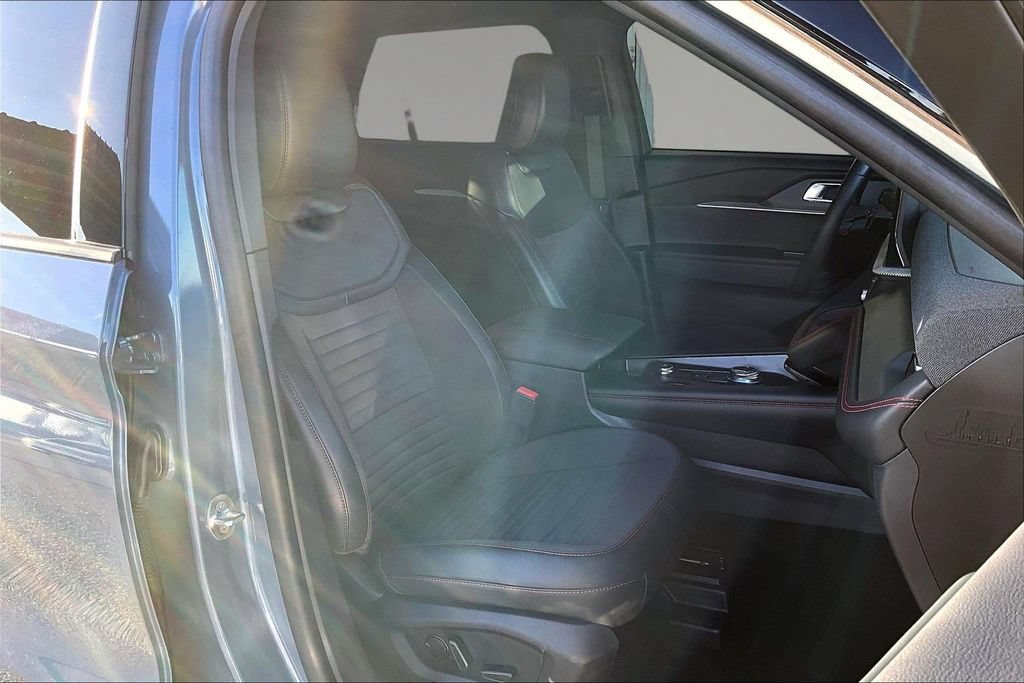 Used 2025 Ford Explorer ST-Line w/ Premium Package RWD image 27