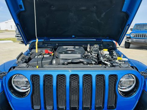 Used 2022 Jeep Wrangler Unlimited Sahara image 40