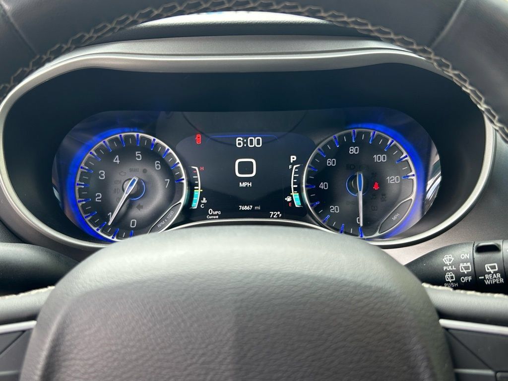 Used 2023 Chrysler Pacifica Touring-L FWD image 20
