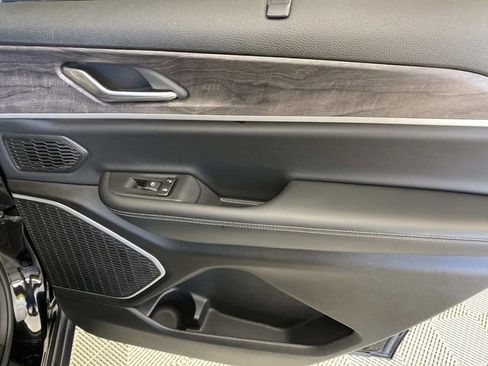 Used 2022 Jeep Grand Cherokee L Limited w/ Luxury Tech Group II image 28