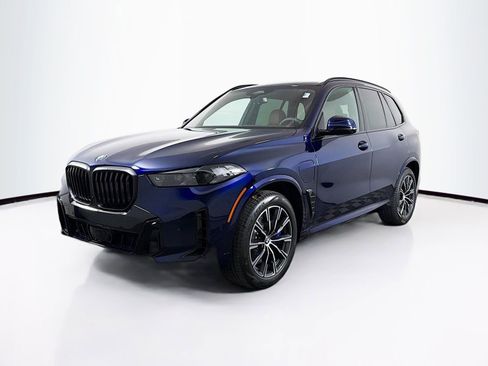 Used 2026 BMW X5 xDrive50e w/ M Sport Package AWD/4WD image 3