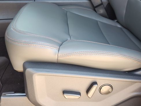 New 2025 Ford Expedition Active image 21