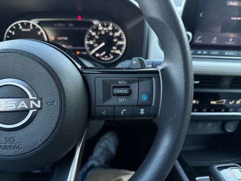 Used 2023 Nissan Rogue SV image 24