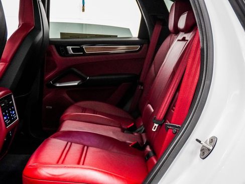 Used 2021 Porsche Cayenne Turbo image 22