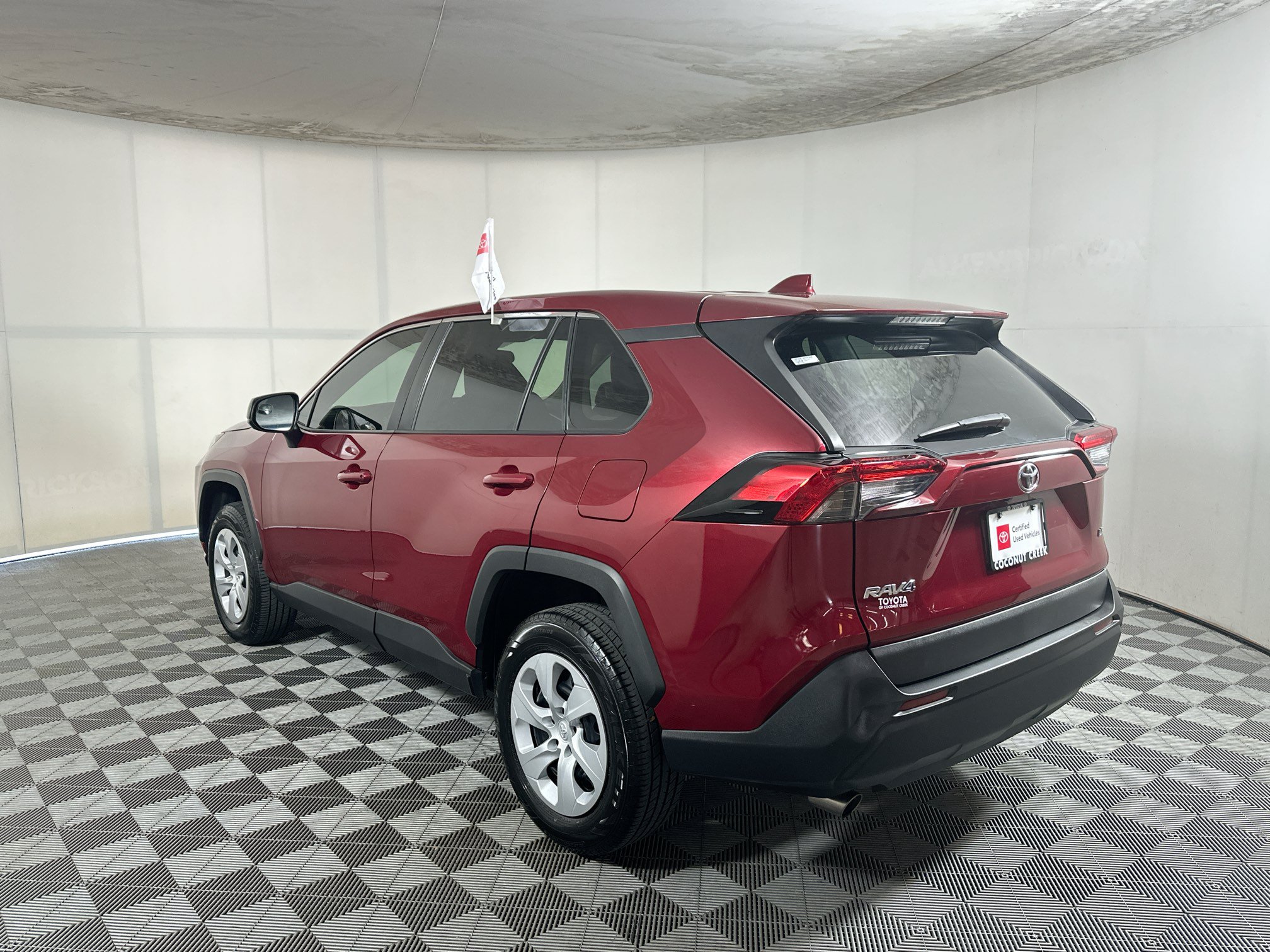 Used 2023 Toyota RAV4 LE FWD image 5