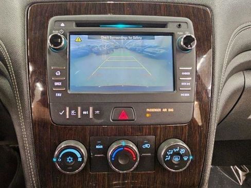 Used 2015 Chevrolet Traverse LT w/ Style and Technology Package FWD image 18