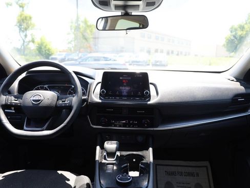Used 2025 Nissan Rogue SV AWD/4WD image 14