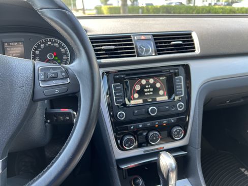 Used 2013 Volkswagen Passat 2.5 SE FWD image 18